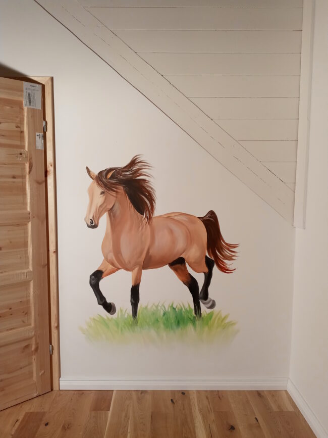 koń na ścianie